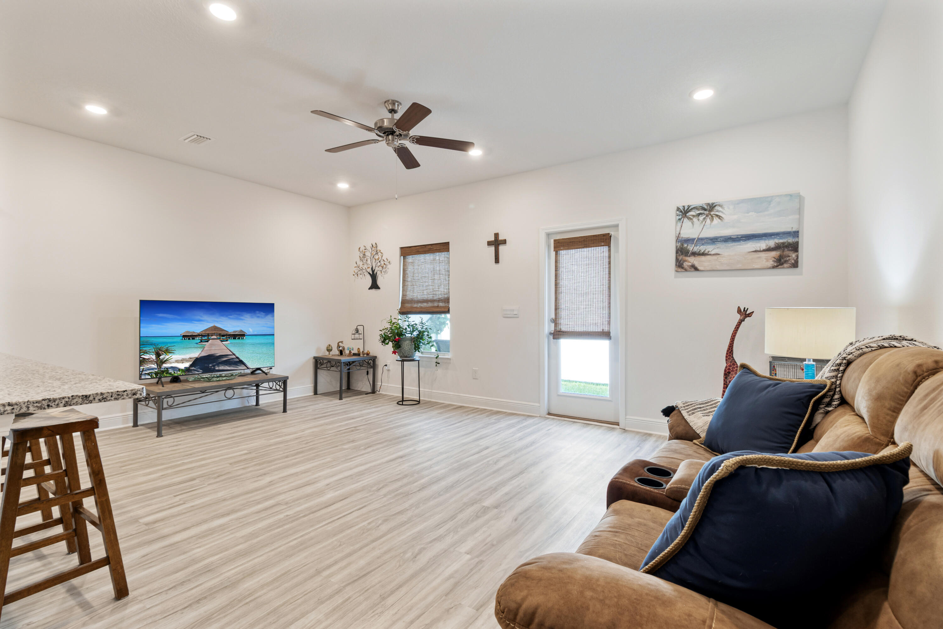 33 Sparrow Avenue Santa Rosa Beach, FL 32459 - Photo 22 of 27 TV and furniture will convey.