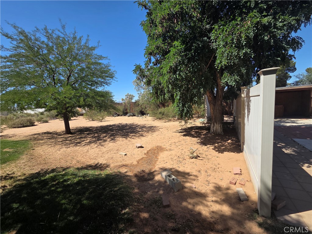 13881 Jicarilla Road Apple Valley, CA 92307 - Photo 18 of 30