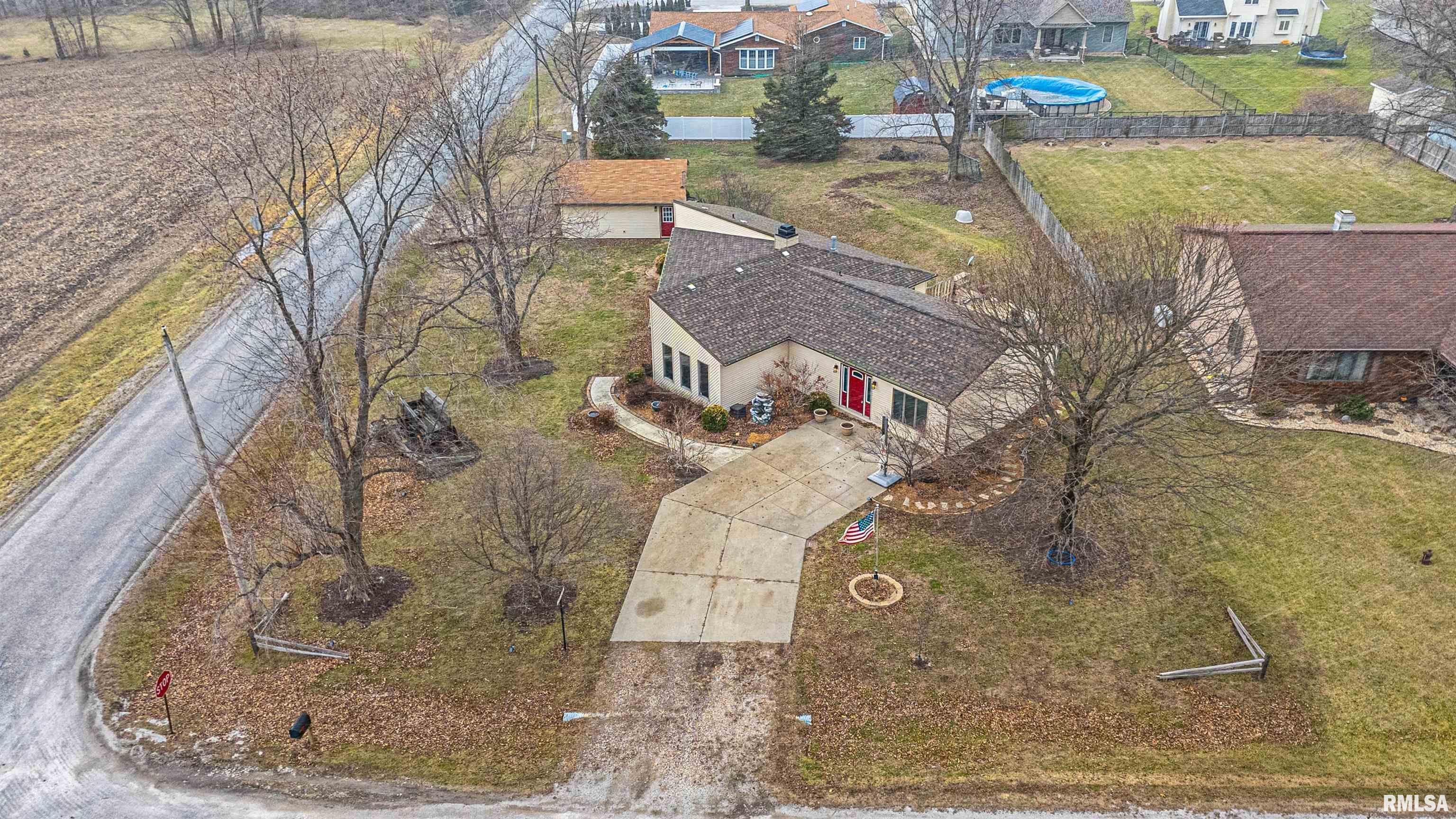 12 Pheasant Road Lincoln, IL 62656 - Photo 3 of 36