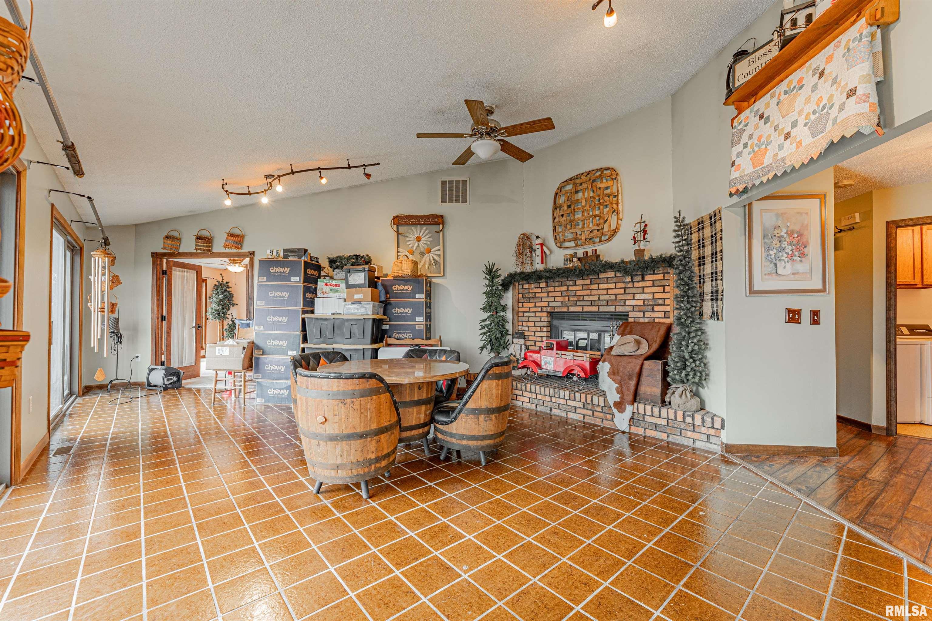 12 Pheasant Road Lincoln, IL 62656 - Photo 7 of 36