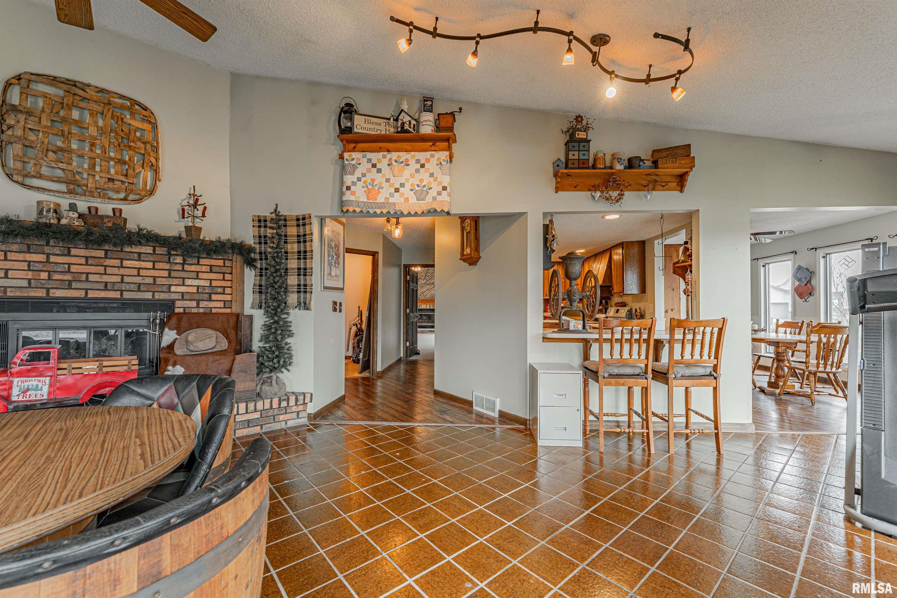 12 Pheasant Road Lincoln, IL 62656 - Photo 8 of 36