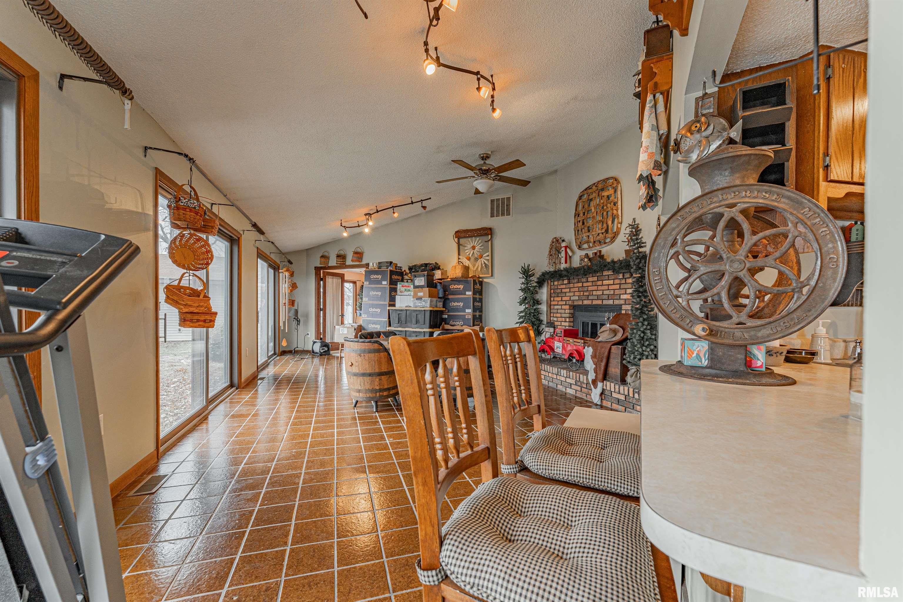 12 Pheasant Road Lincoln, IL 62656 - Photo 10 of 36