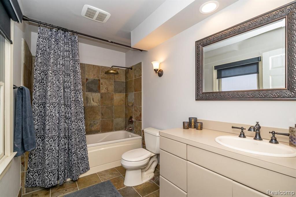 518 Barrington Road Grosse Pointe, MI 48230 - Photo 23 of 64