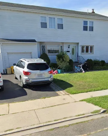 $3,000 | 196 North Nassau Avenue, Massapequa, NY 11758