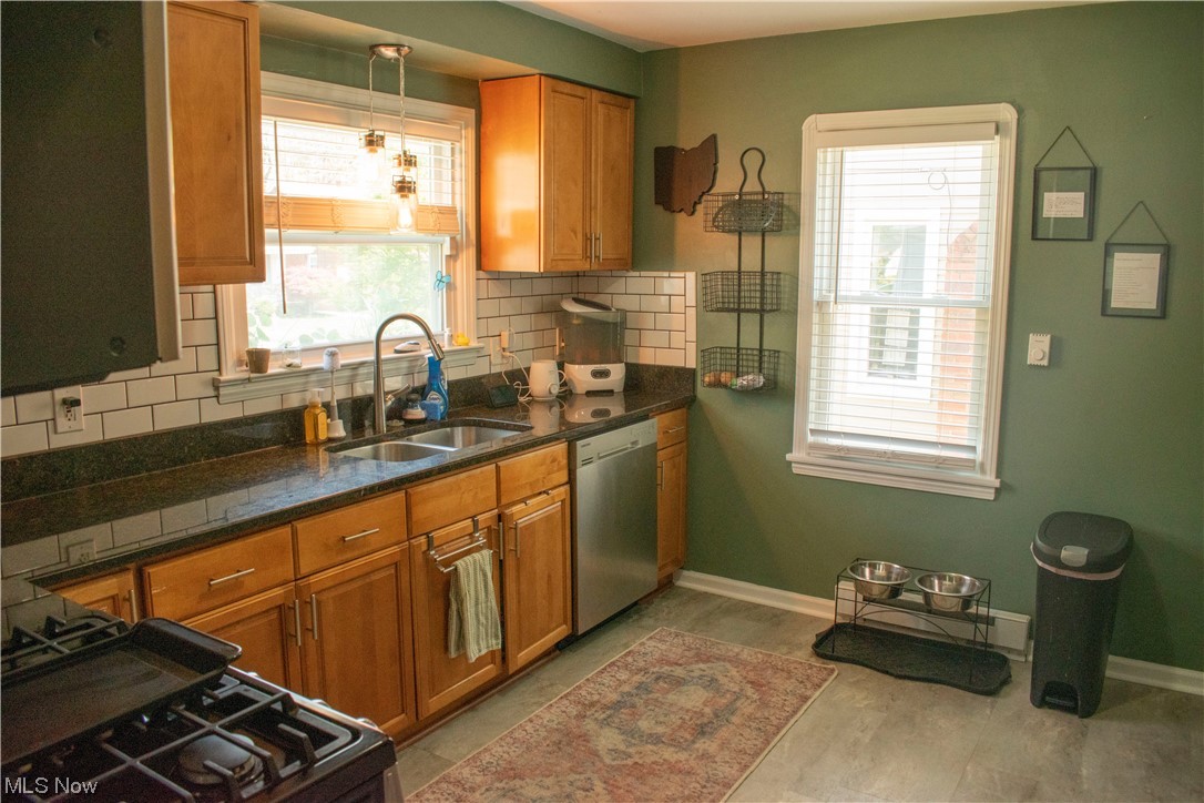 3015 Hearthstone Road Cleveland, OH 44134 - Photo 11 of 27