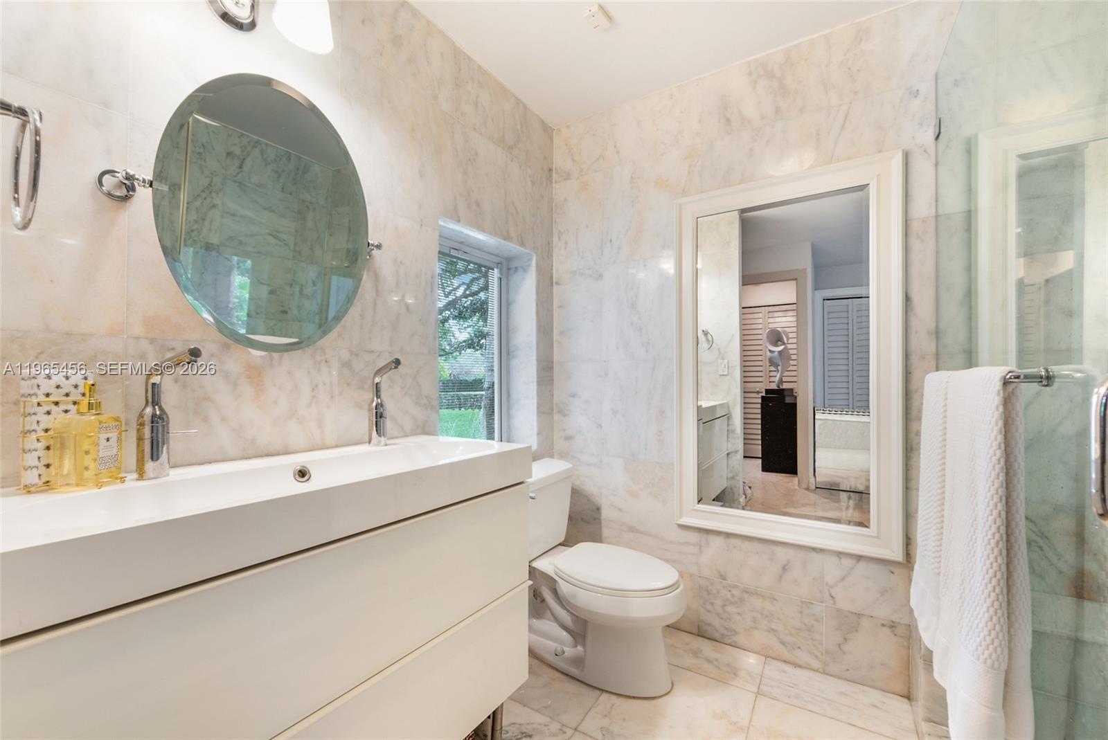 7401 Southwest 117th Street Pinecrest, FL 33156 - Photo 14 of 21 a bathroom with a toilet sink and tub