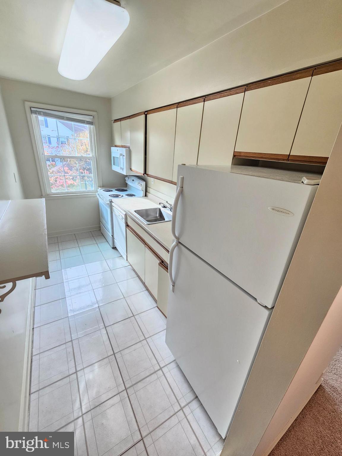 2205 Washington Avenue, Unit 201 Silver Spring, MD 20910 - Photo 5 of 20 a living room with a couch and a stove top oven