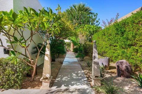 $1,420,000 | 1911 Torchlight Lane, Palm Springs, CA 92264