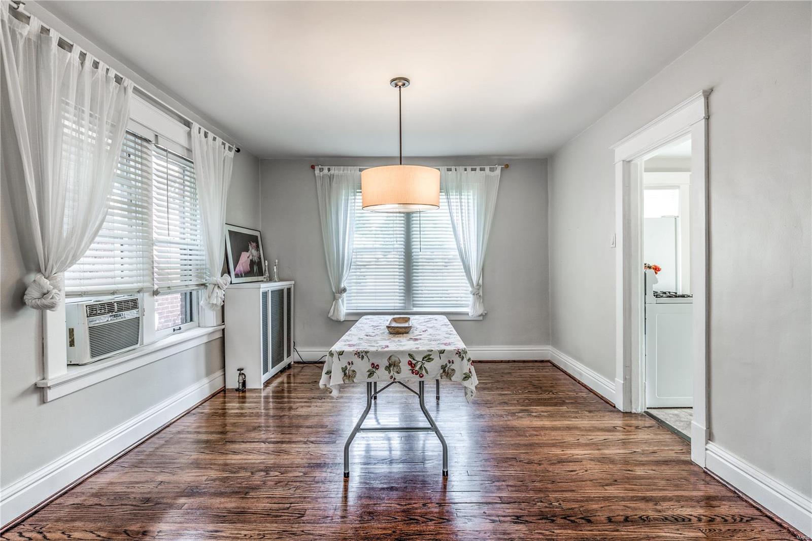 2218 Richert Place St. Louis, MO 63143 - Photo 6 of 26 Gallery Image 6