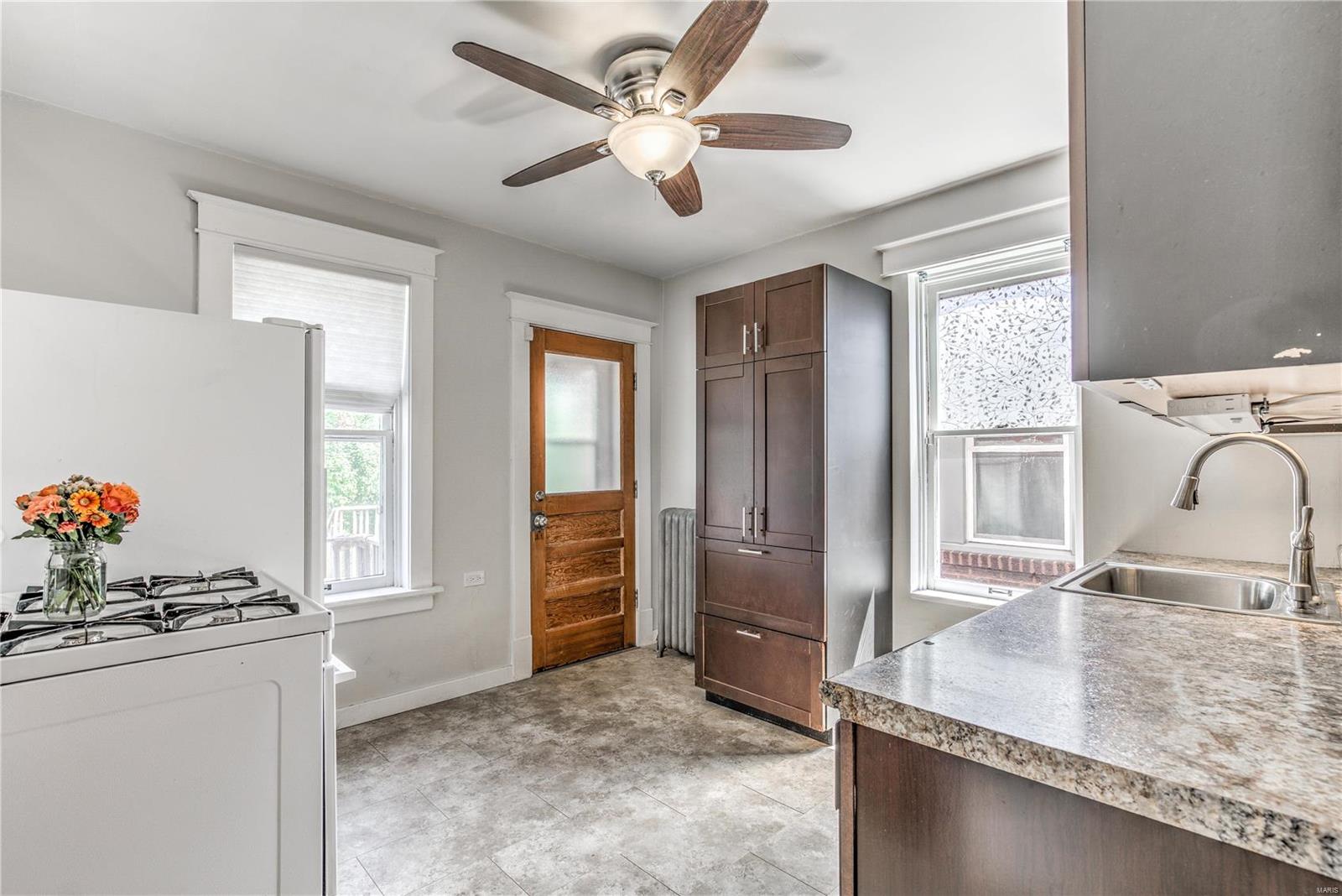 2218 Richert Place St. Louis, MO 63143 - Photo 9 of 26 Gallery Image 9