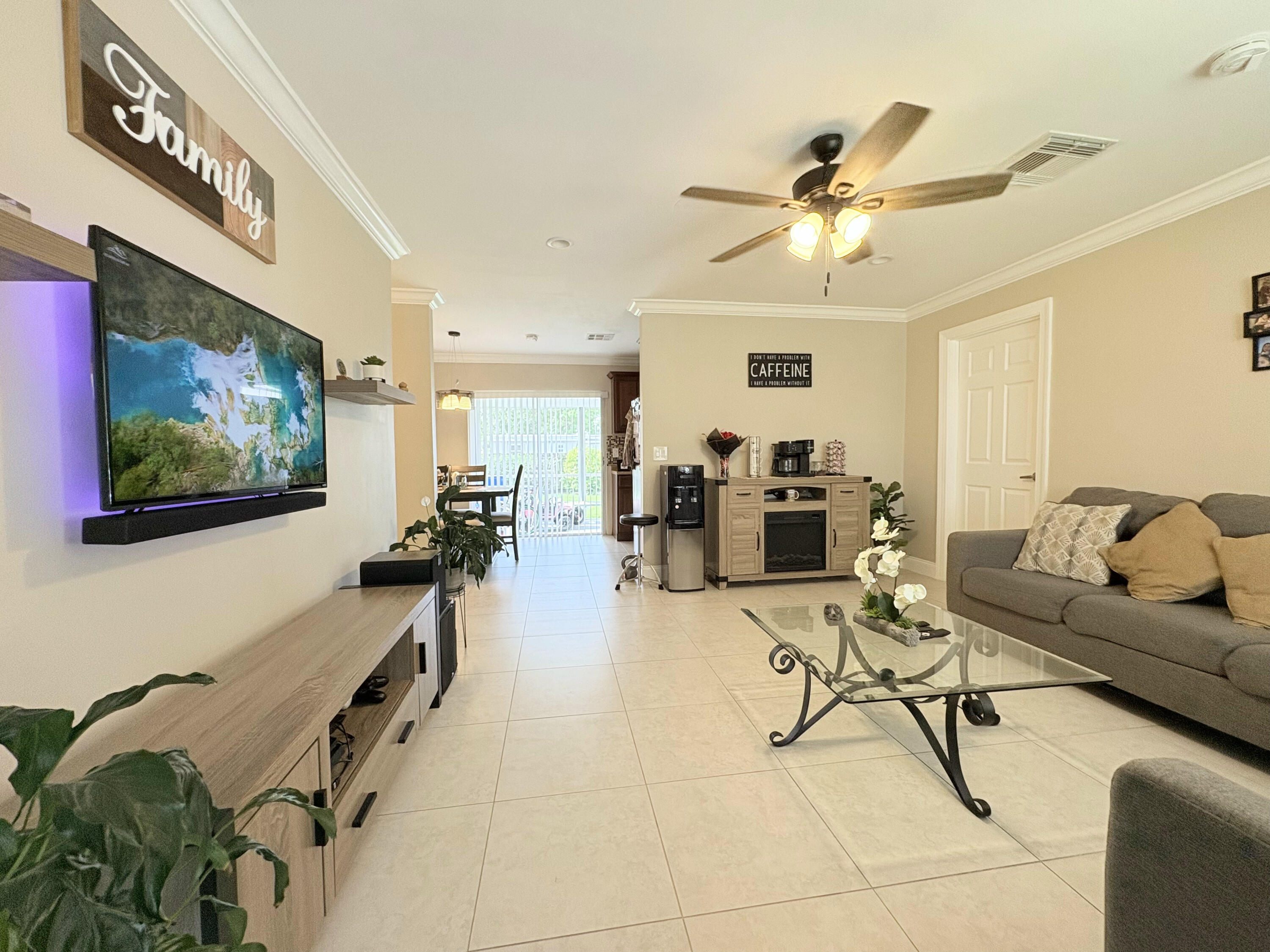 5910 Queen Anne Road West Palm Beach, FL 33415 - Photo 16 of 56 livingroom3