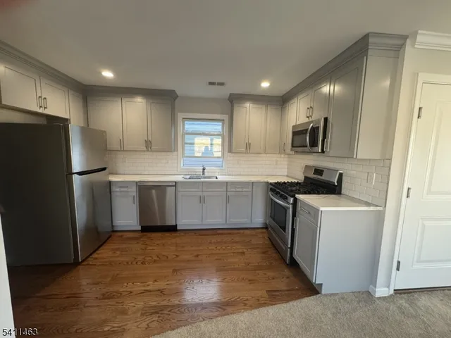 $2,600 | 64 Delaware Street, Unit 2, Elizabeth Port, NJ 07206