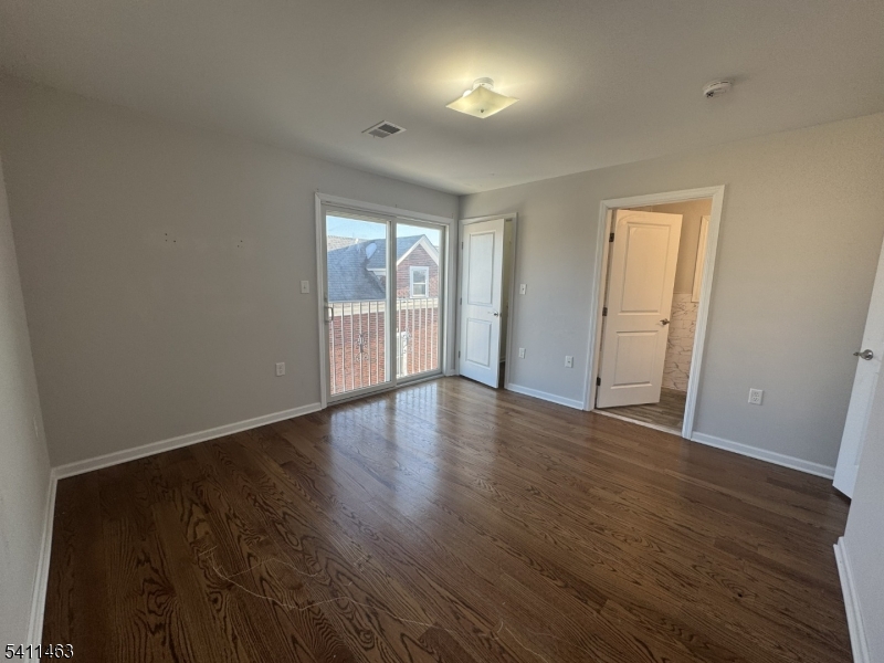 64 Delaware Street, Unit 2 Elizabeth Port, NJ 07206 - Photo 4 of 10