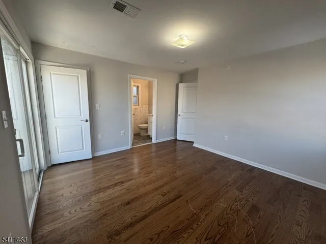 $2,600 | 64 Delaware Street, Unit 2, Elizabeth Port, NJ 07206