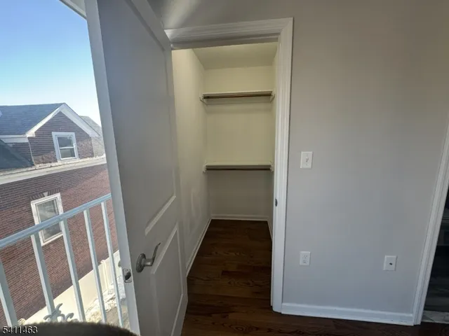 $2,600 | 64 Delaware Street, Unit 2, Elizabeth Port, NJ 07206