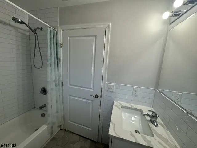 $2,600 | 64 Delaware Street, Unit 2, Elizabeth Port, NJ 07206