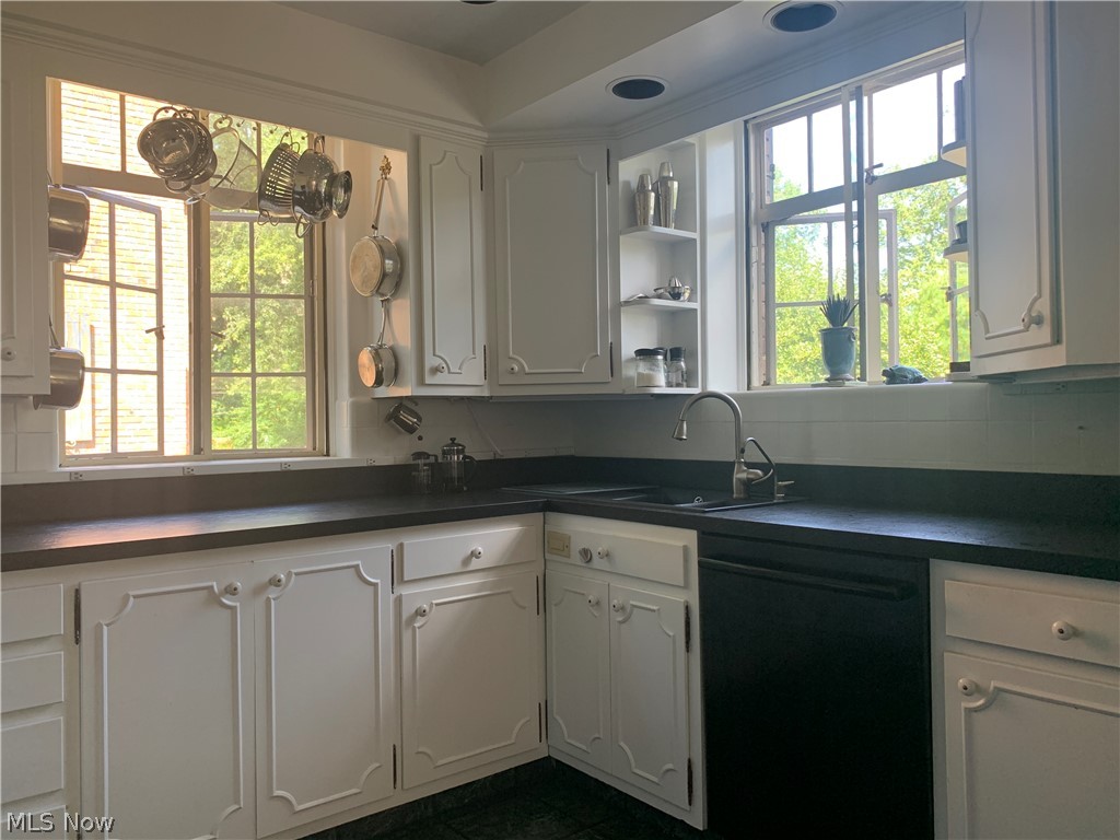 15717 Brewster Road Cleveland, OH 44112 - Photo 5 of 25 Gallery Image 5