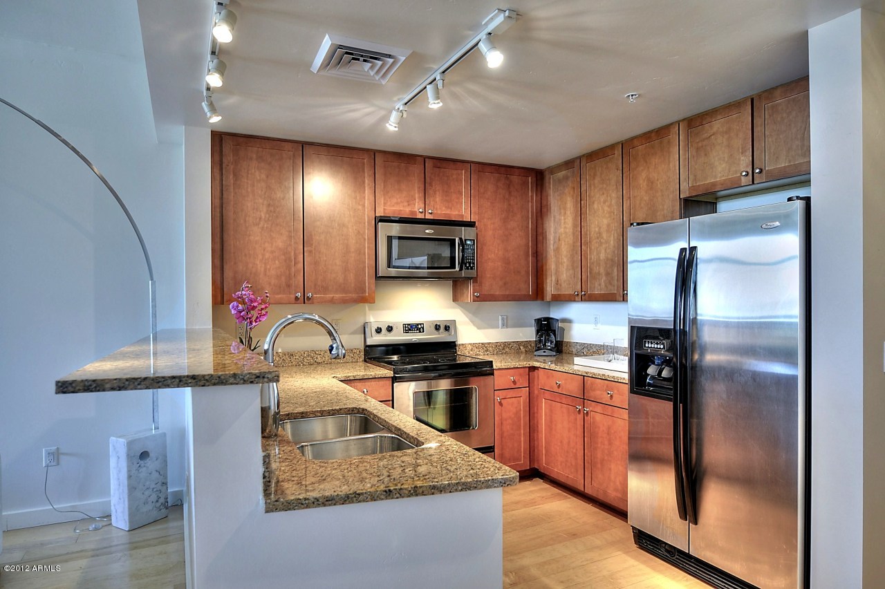 310 South 4th Street, Unit 702 Phoenix, AZ 85004 - Photo 6 of 23 Kitchen