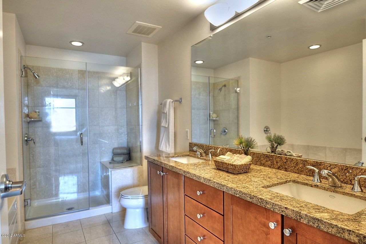 310 South 4th Street, Unit 702 Phoenix, AZ 85004 - Photo 9 of 23 Master Bathroom