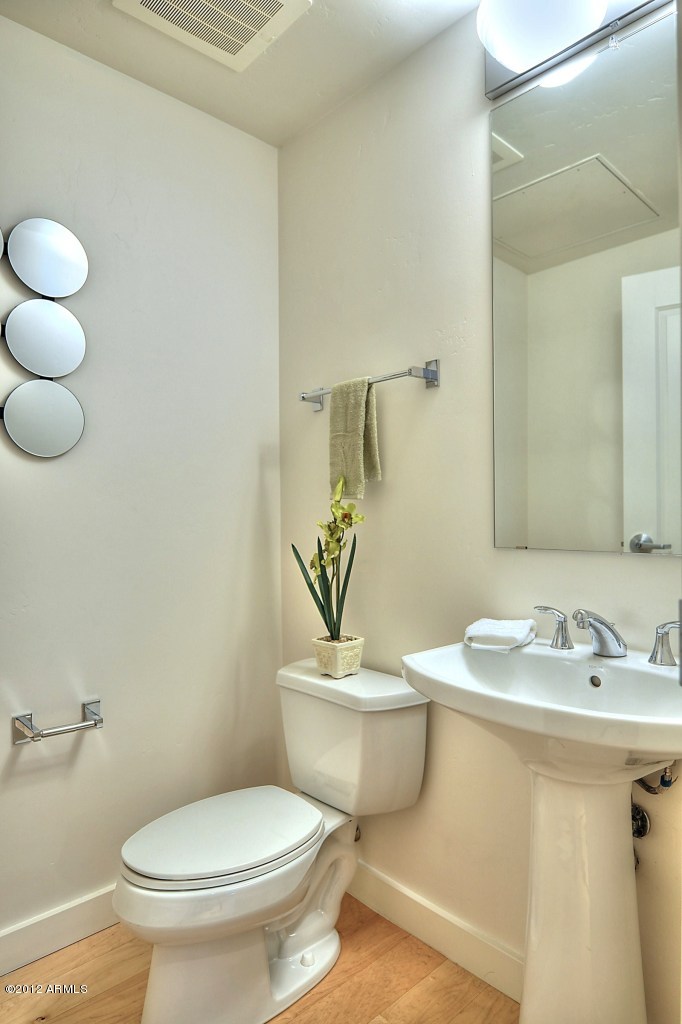 310 South 4th Street, Unit 702 Phoenix, AZ 85004 - Photo 10 of 23 Powder Room