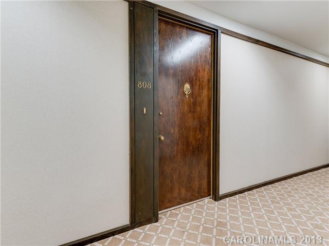 808 Cherokee Road, Unit J1 Charlotte, NC 28207 - Photo 2 of 16 a view of an empty room