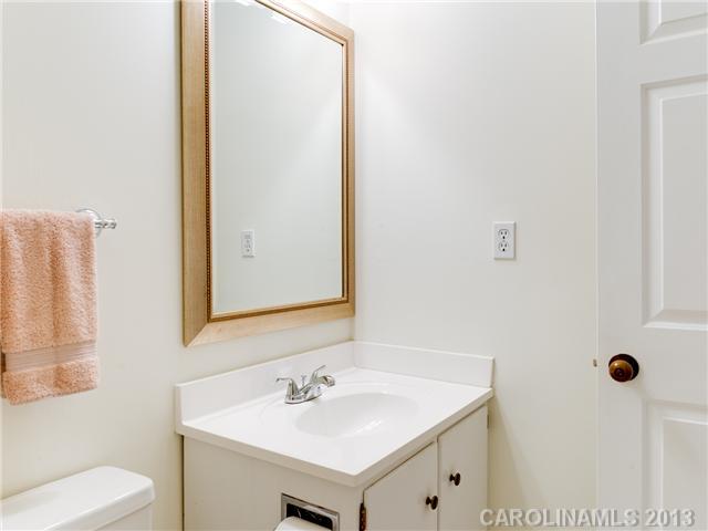 808 Cherokee Road, Unit J1 Charlotte, NC 28207 - Photo 13 of 16 a bathroom with a sink and a mirror