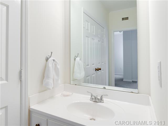 808 Cherokee Road, Unit J1 Charlotte, NC 28207 - Photo 10 of 16 a bathroom with a sink and a mirror