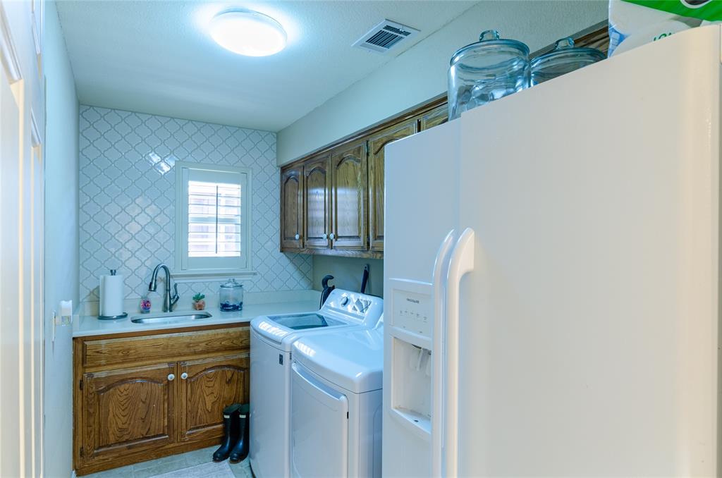2605 Rothland Lane Plano, TX 75023 - Photo 36 of 40 a bathroom with a sink a vanity and a mirror
