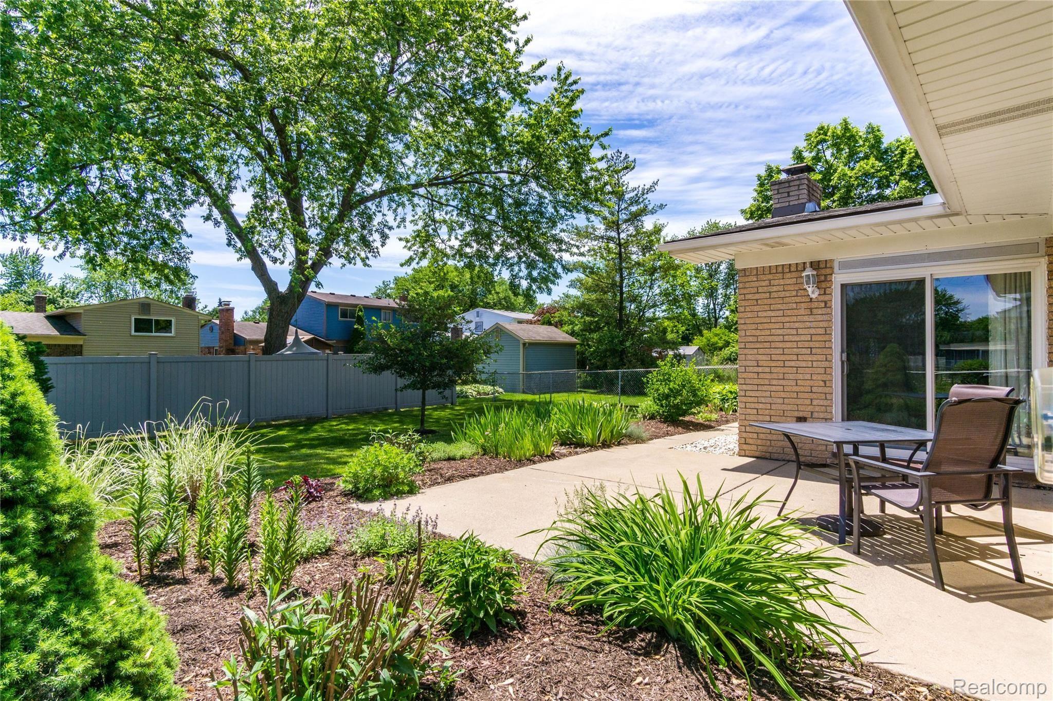 43649 Arlington Road Canton, MI 48187 - Photo 25 of 27 Exteriors 7.jpg