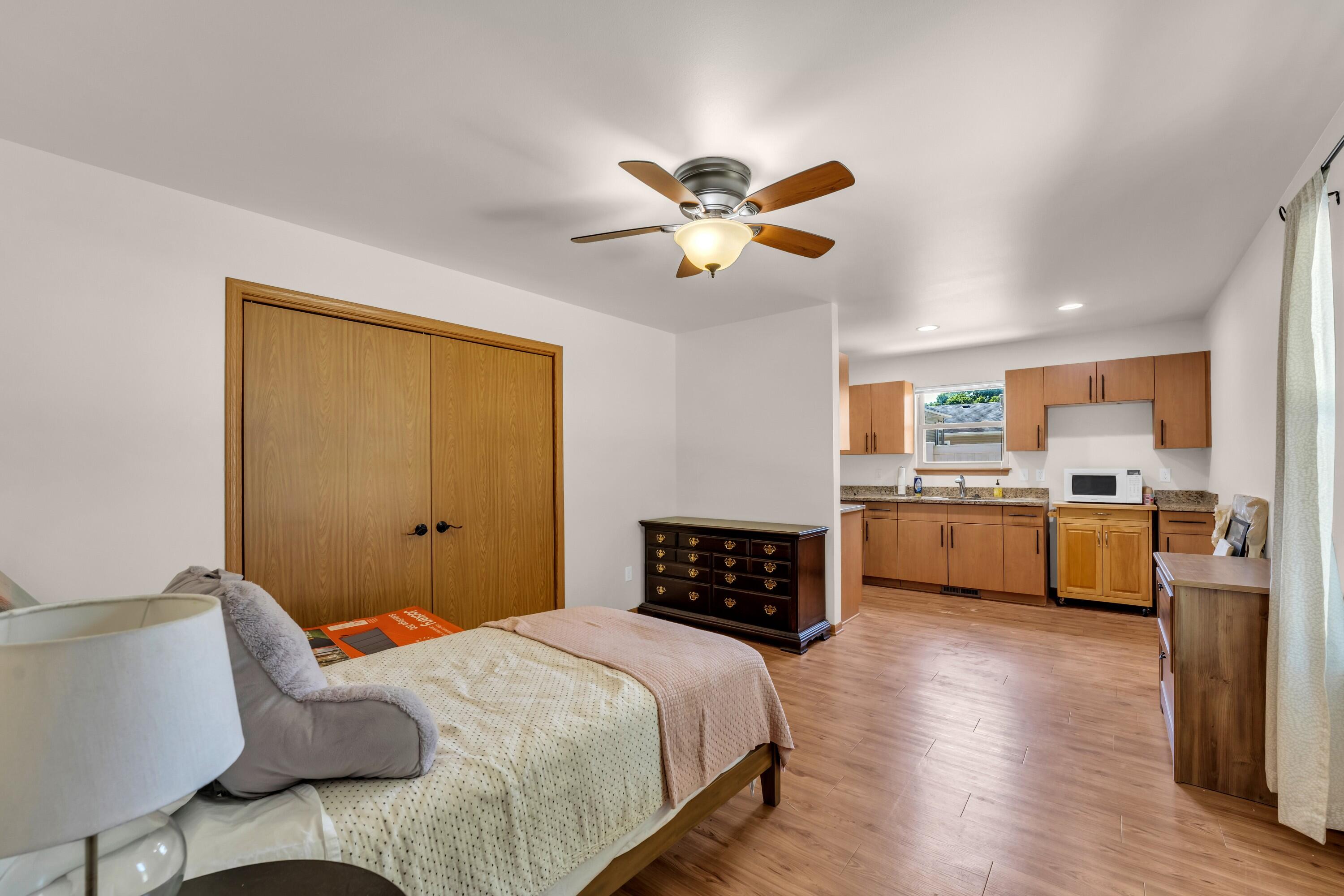 302 Graham Street Racine, WI 53405 - Photo 24 of 50 Photo (23)