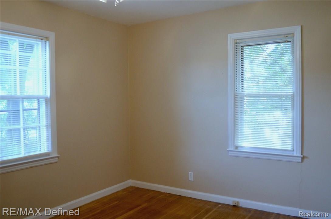 3376 Gregory Road Lake Orion, MI 48359 - Photo 12 of 21 12.jpg