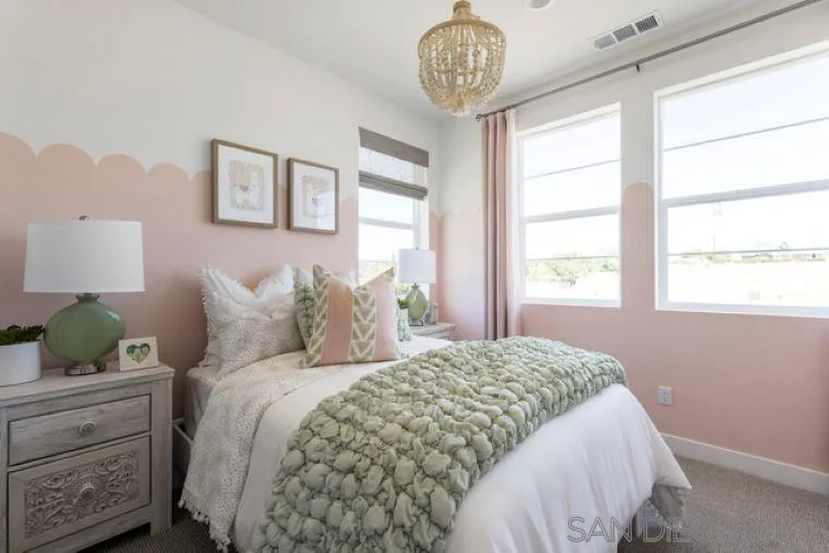 2220 South Ava Glen, Unit 906 Escondido, CA 92025 - Photo 20 of 23 a bedroom with a bed and a window