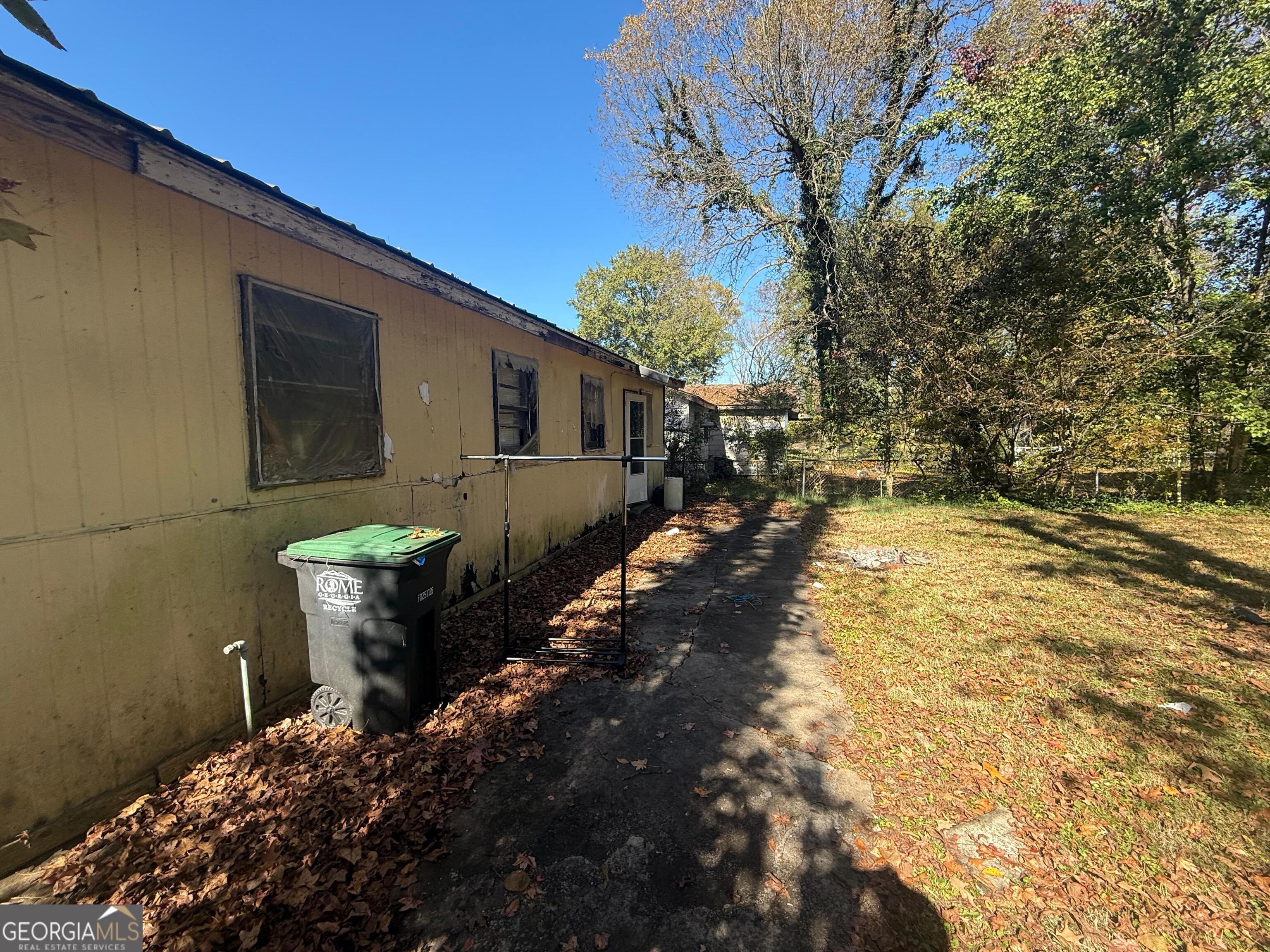 415 Branham Avenue Southwest Rome, GA 30161 - Photo 4 of 15 a front view of a house with garden