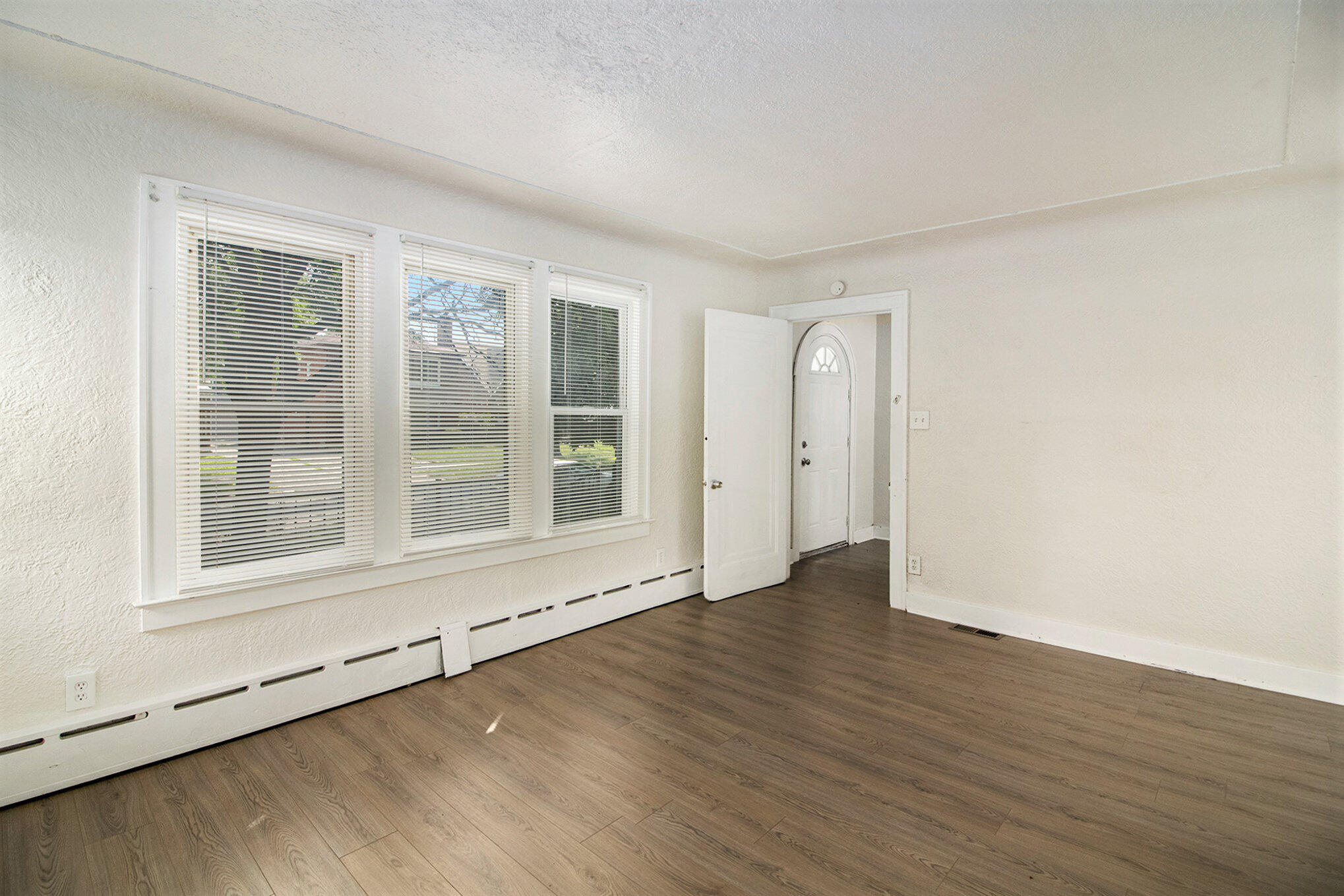 14343 Prevost Street Detroit, MI 48227 - Photo 4 of 22 006_img_8167_371