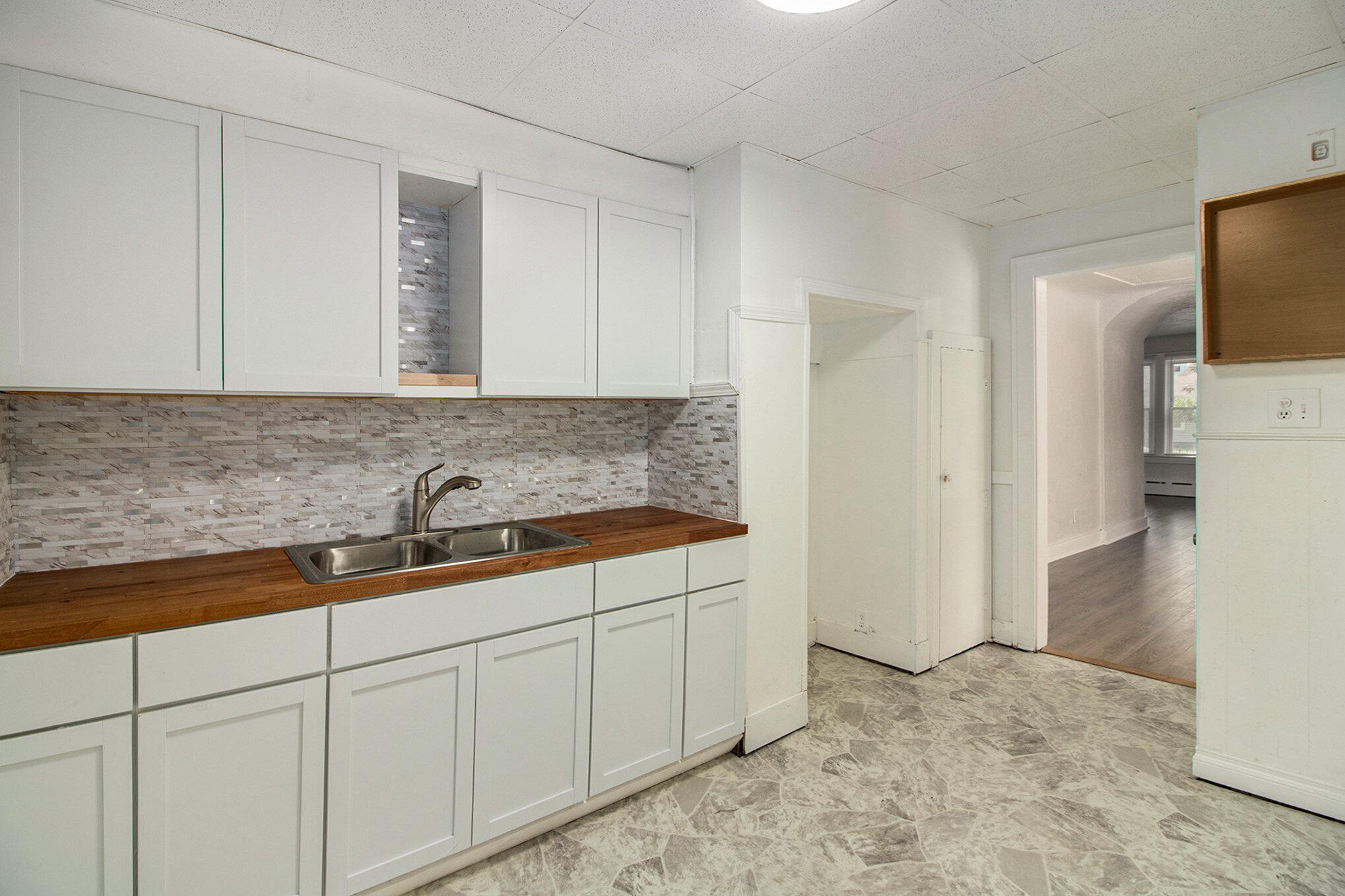 14343 Prevost Street Detroit, MI 48227 - Photo 8 of 22 010_img_8175_514