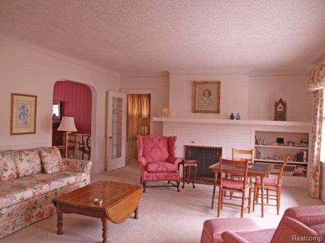 724 Neff Road Grosse Pointe, MI 48230 - Photo 2 of 23 Living Room