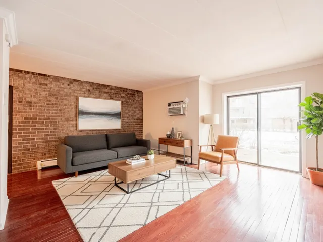 $159,900 | 144 East Bailey Road, Unit D, Naperville, IL 60565