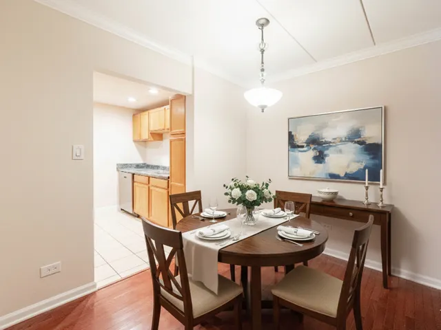 $159,900 | 144 East Bailey Road, Unit D, Naperville, IL 60565