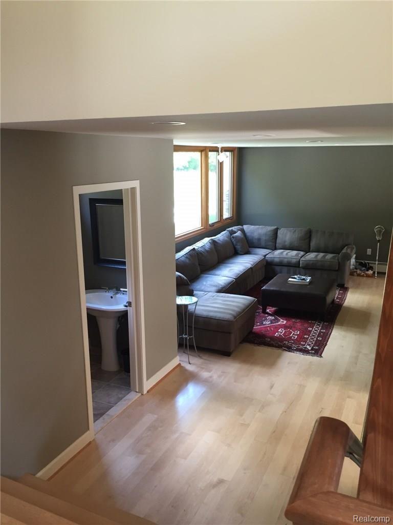 9940 Reese Road Clarkston, MI 48348 - Photo 14 of 21 Family Room.JPG