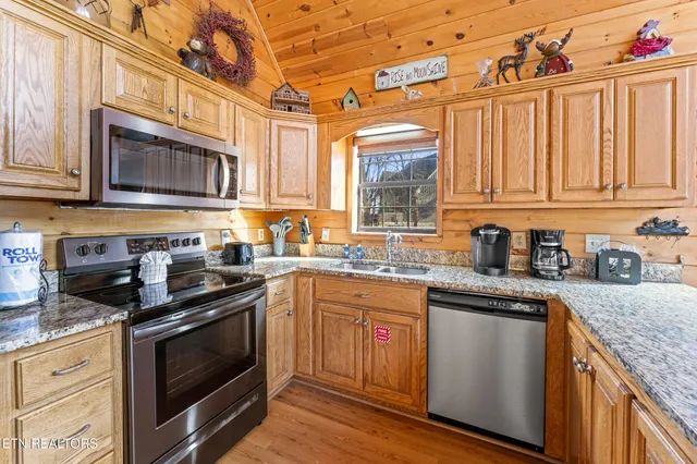 $950,000 | 829 Red Fox Trail, Gatlinburg, TN 37738