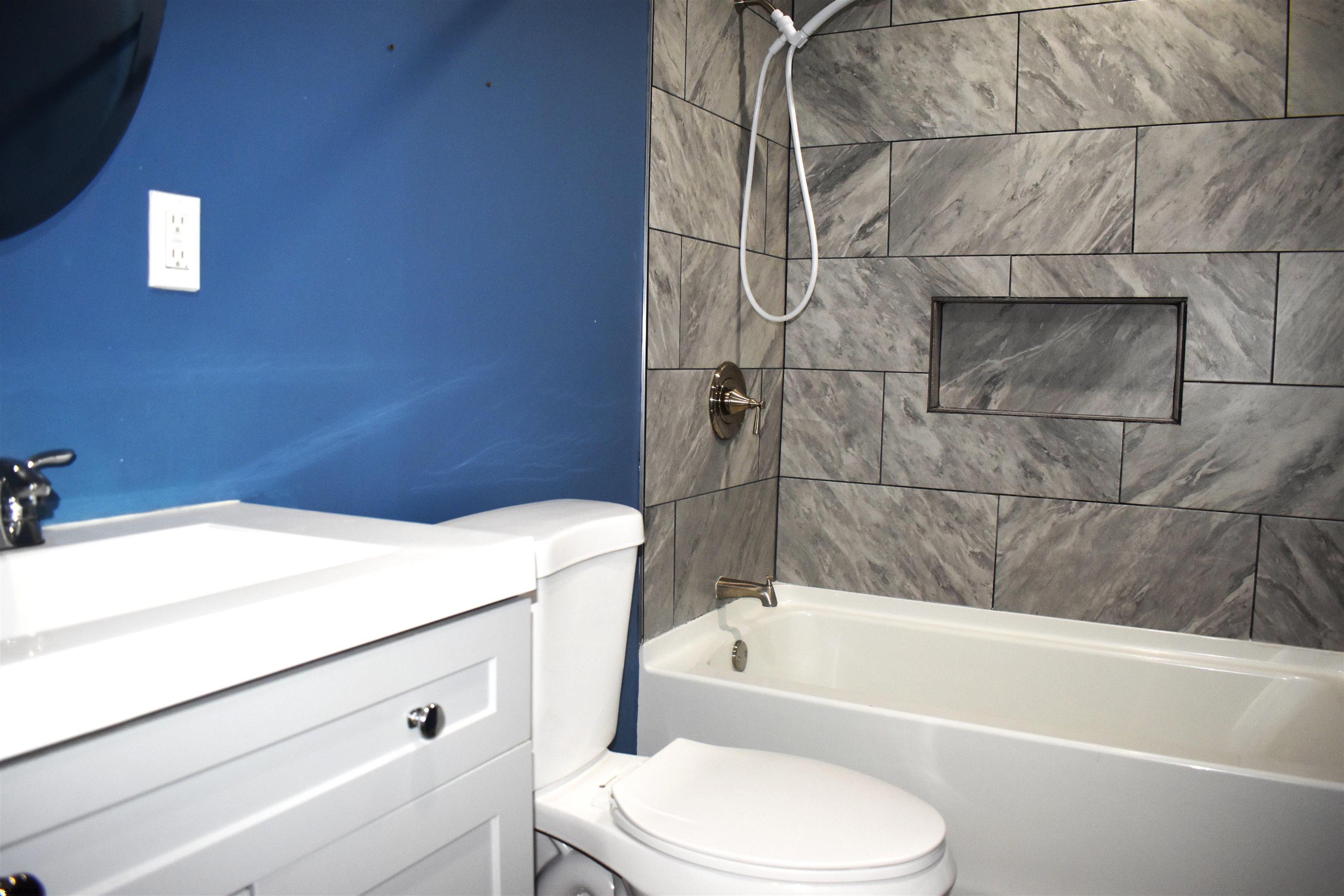 720 6th Road Newtonville, NJ 08346 - Photo 7 of 23 a bathroom with a bathtub and toilet