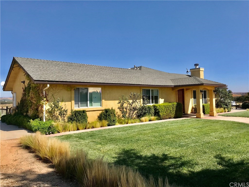 Main Home, over looking 24 acres of Vineyard in Paso Robles