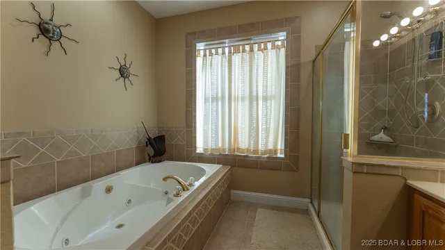 $549,900 | 66 Beacon Hill Drive, Lake Ozark, MO 65049