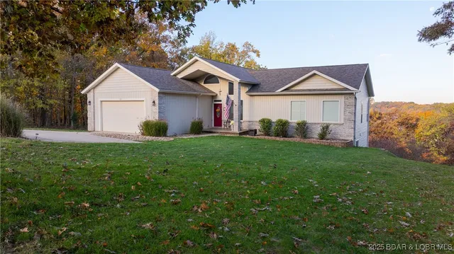 $549,900 | 66 Beacon Hill Drive, Lake Ozark, MO 65049