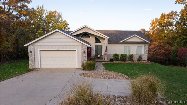 $549,900 | 66 Beacon Hill Drive, Lake Ozark, MO 65049
