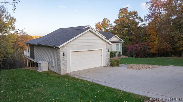 $549,900 | 66 Beacon Hill Drive, Lake Ozark, MO 65049