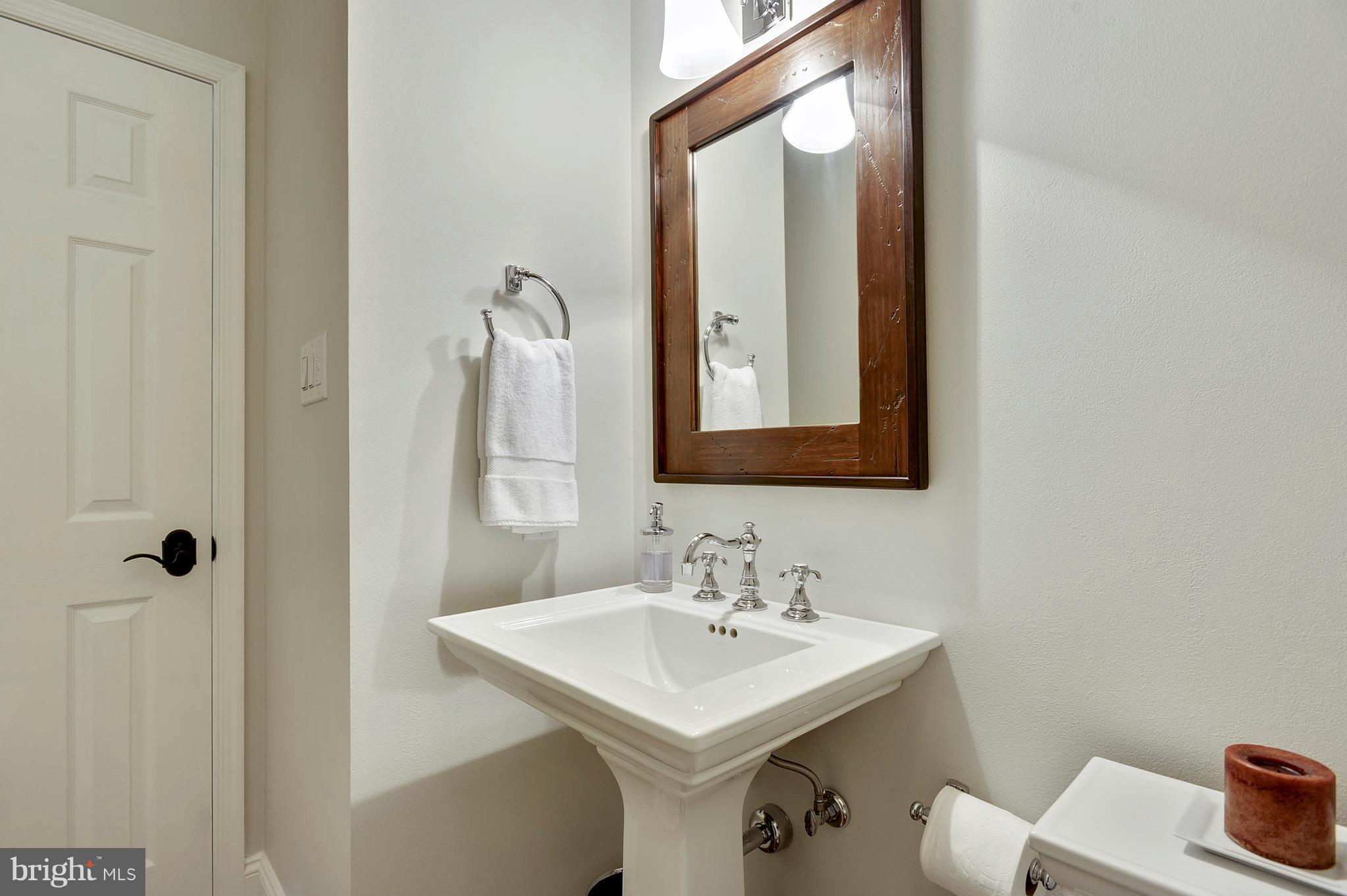 17870 Canby Road Leesburg, VA 20175 - Photo 12 of 30 Main Level Half Bath