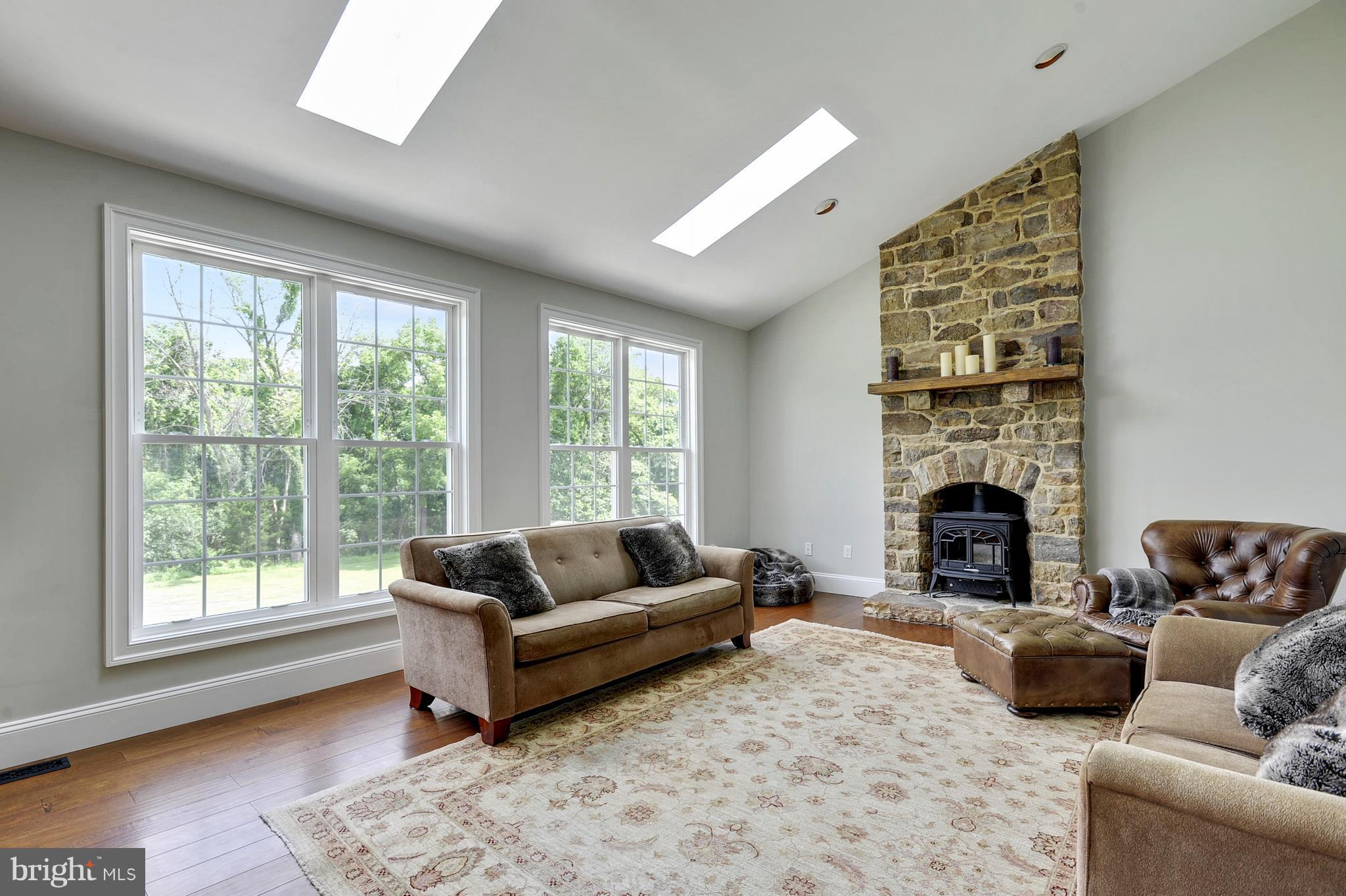 17870 Canby Road Leesburg, VA 20175 - Photo 4 of 30 Family Room