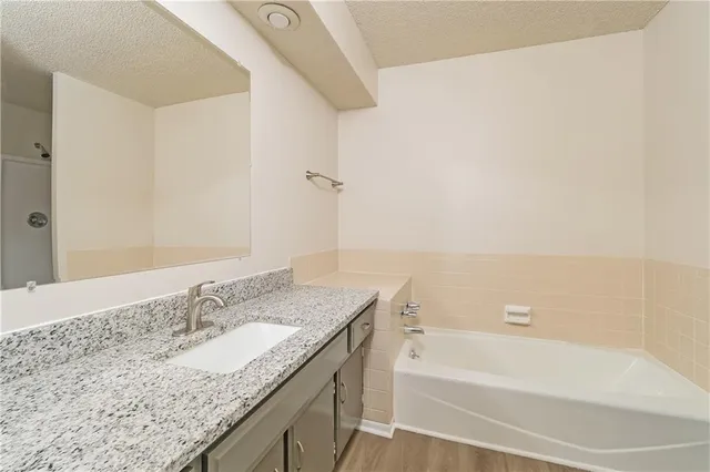 $2,055 | 11704 Bristol Avenue, Kansas City, MO 64134