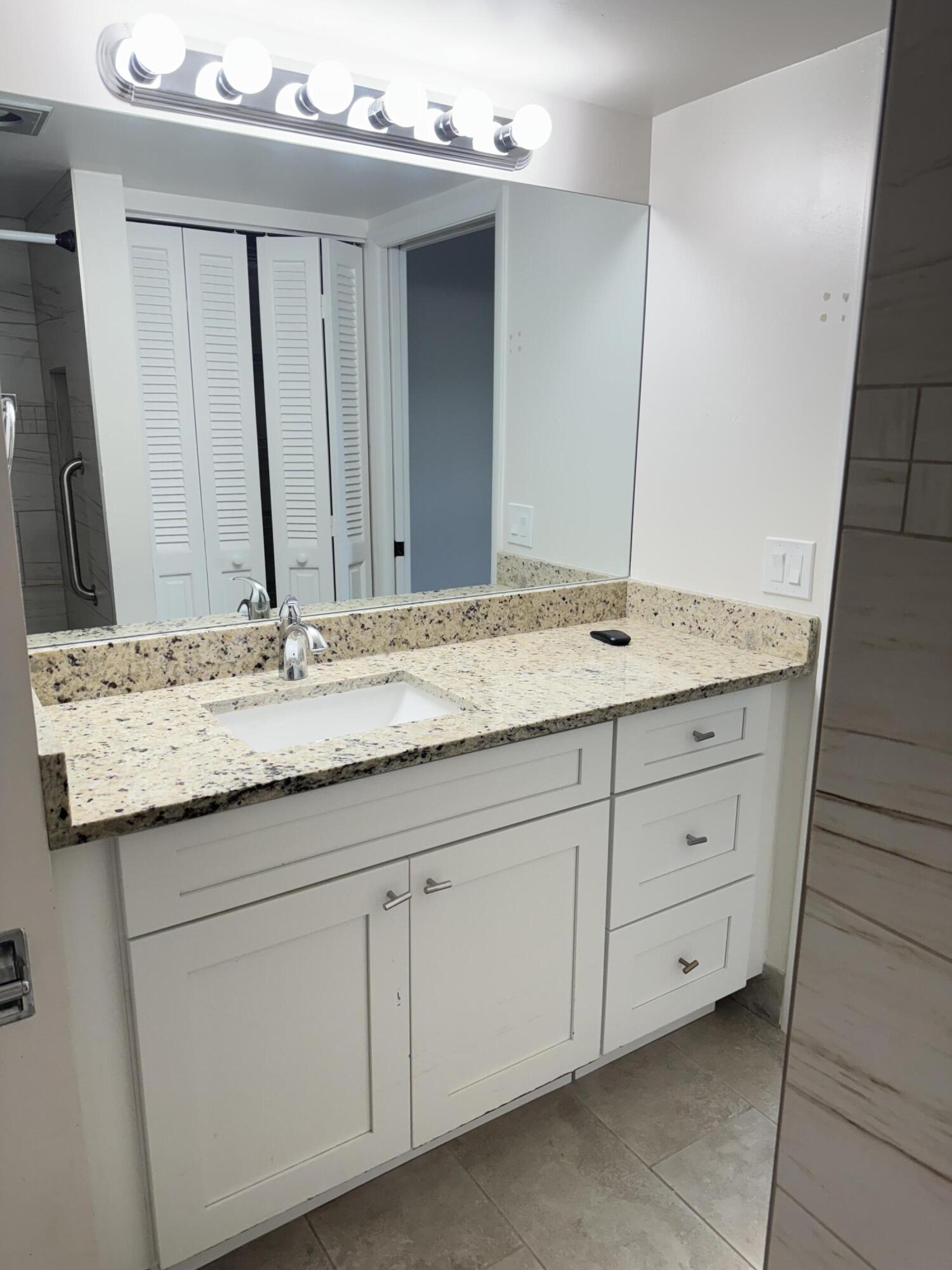 2039 Rexford A, Unit C Boca Raton, FL 33434 - Photo 24 of 27 guest bath